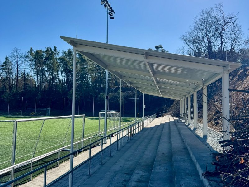 Nová tribuna u našeho UMT